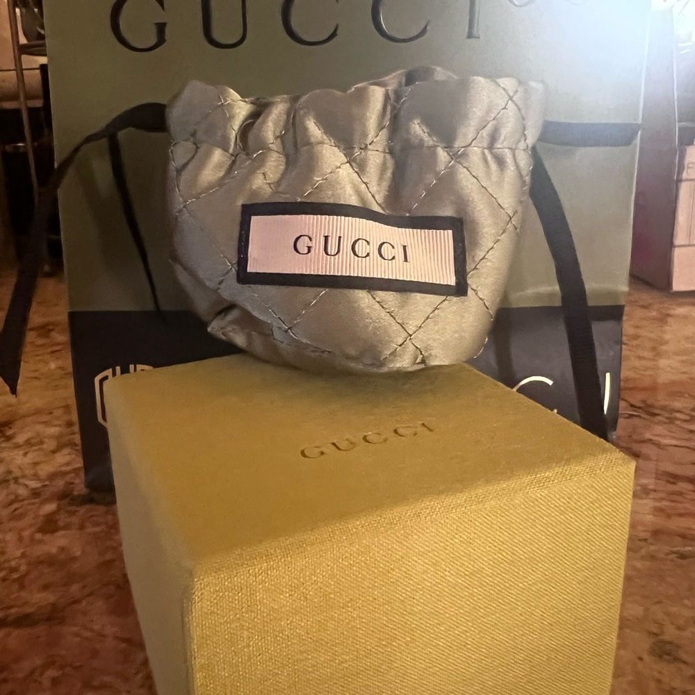 Gucci Lion Head Double G clip on earrings, complete with bag, box & pouch - Picture 12 of 12